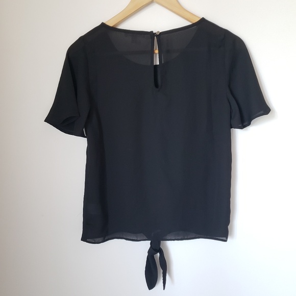 Socialite | Tie Front Key Hole Top - Picture 2 of 4